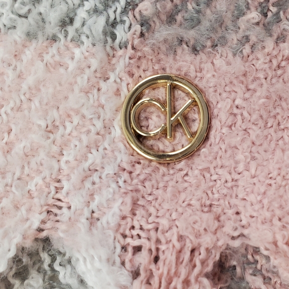 Calvin Klein Pink Plaid Blanket Scarf - Picture 3 of 4